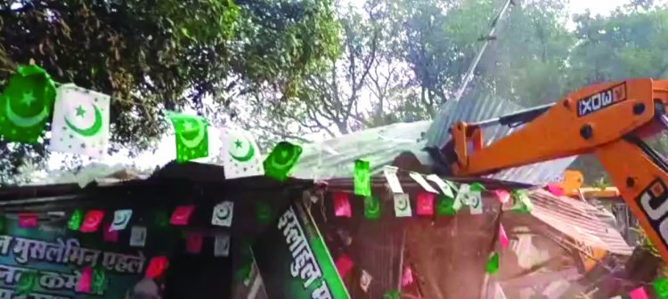 प्रशासन की बड़ी कार्रवाई, सरकारी जमीन से मदरसा और गौ औषधालय हटाया गया
