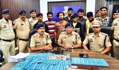 दुर्ग पुलिस की बड़ी कार्रवाई: ऑपरेशन विश्वास में 2.5 हजार नशीली कैप्सूल बरामद, 8 आरोपी गिरफ्तार