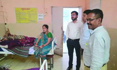 खरसिया सीएचसी में लापरवाही उजागर: रात 8 बजे सीईओ ने किया आकस्मिक निरीक्षण, डॉक्टर-नर्स दोनों गायब