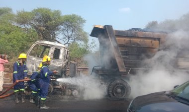 कोयले से भरी चलती ट्रक में लगी भीषण आग