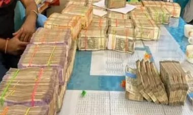 पुलिस ने कार से बरामद किए तीन करोड़ नगद