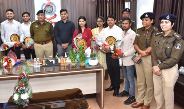 पीएससी के द्वारा चयनित अभ्यर्थियों का दुर्ग एसएसपी ने किया सम्मान