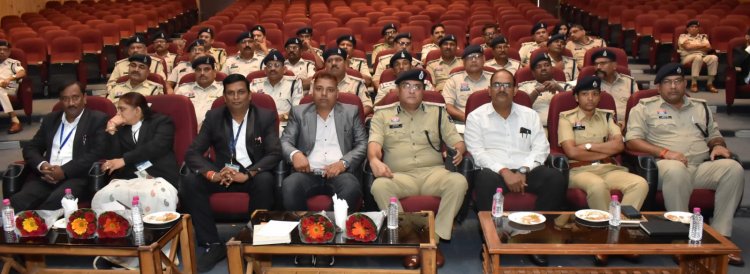 दुर्ग पुलिस ने नवीन कानून, NDPS और POCSO एक्ट पर कराया प्रशिक्षण, अधिकारियों को दी कानूनी बारीकियों की जानकारी