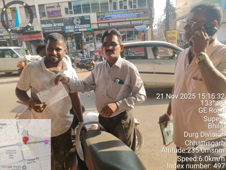 ​अवैध होर्डिंग्स हटाने के अभियान में निगम की सख्ती, ओवर ब्रिज पिलर्स से हटाए गए विज्ञापन, 1500 का लगाया जुर्माना  