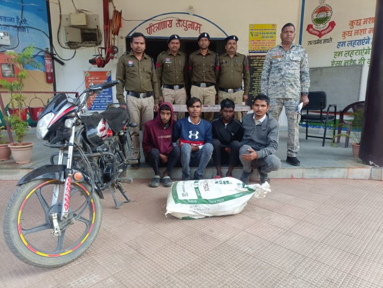 दुकान का चोरी, 5 आरोपी गिरफ्तार, माल बरामद