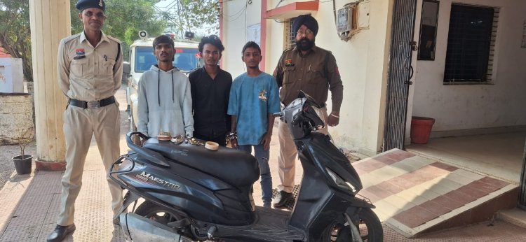सूने मकान से जेवरात और रुपए चुराने वाले तीन आरोपी गिरफ्तार, 80 हजार रुपए का माल बरामद