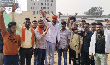 रोक के बावजूद चल रहा था डी मार्ट में निर्माण कार्य, हिन्दू युवा मंच के पदाधिकारियों ने किया प्रदर्शन