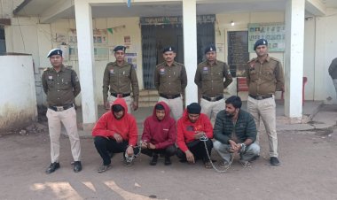 भिलाई में कार में सिन्थेटिक चिट्टा हिरोईन का नशा करते दो नाबालिग सहित 6 आरोपी चढ़े पुलिस के हत्थे, 9.87 लाख रुपए का सामान जब्त