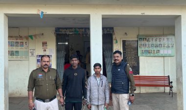 दुर्ग पुलिस को त्रिनयन ऐप से मिली बड़ी सफलता: मोबाइल दुकान में चोरी करने वाले दो शातिर आरोपी गिरफ्तार, 40 हजार का माल बरामद