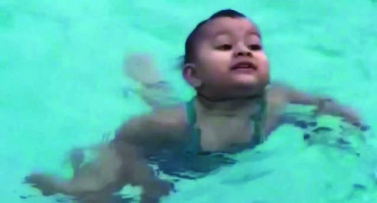 महज 1 साल 9 महीने की वेदा सरफरे ने रचा इतिहास, 100 मीटर तैरकर इंडिया बुक ऑफ रिकॉर्ड्स में दर्ज