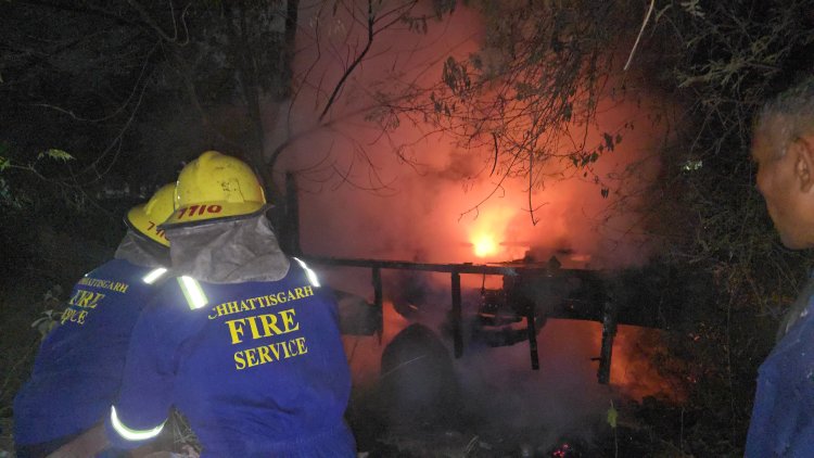 भिलाई: केनाल रोड पर खड़े ट्रक में लगी आग, दमकल टीम ने समय रहते पाया काबू