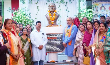 विधायक ललित चंद्राकर ने मेधावी छात्राओं को किया सम्मानित