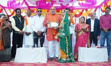 रुआबांधा स्कूल के वार्षिक उत्सव में शामिल हुए विधायक ललित चंद्राकर, मेधावी छात्रों को किया सम्मानित