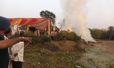 गांव में कथा स्थल के पास रखे पैरावट में लगी आग, दमकल टीम की तत्परता से टला बड़ा हादसा