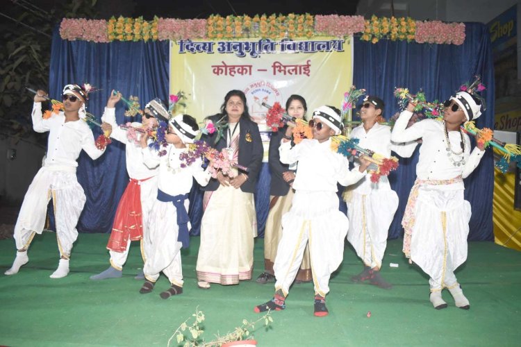 दिव्य अनुभूति विद्यालय का स्नेह सम्मेलन, बच्चों की प्रस्तुतियों ने जीता दिल