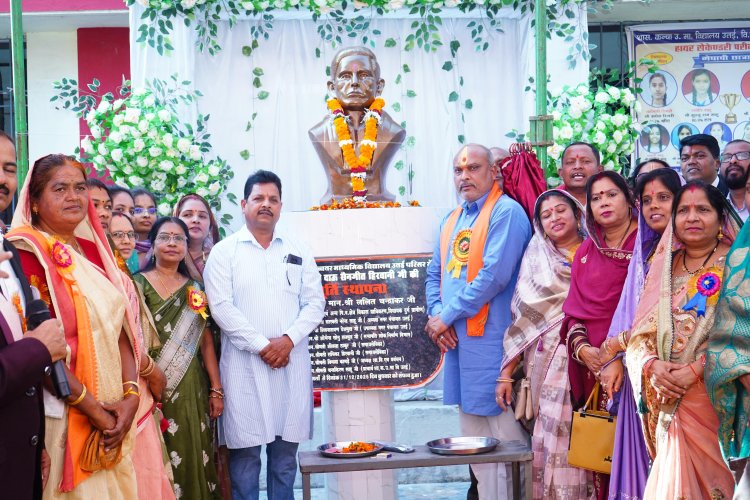 विधायक ललित चंद्राकर ने मेधावी छात्राओं को किया सम्मानित