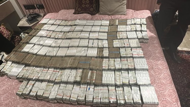 ईडी की बड़ी कार्रवाई: 5.12 करोड़ नकद, 8.80 करोड़ के आभूषण और 35 करोड़ की संपत्ति संबंधी दस्तावेज जब्त