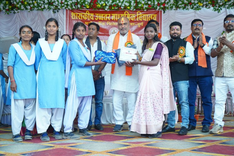 विधायक ललित चंद्राकर ने प्रतिभावान विद्यार्थियों को किया सम्मानित