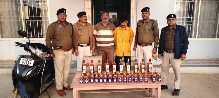 दीगर राज्यों से शराब तस्करी करने वाले दो आरोपी गिरफ्तार, बड़ी मात्रा में अंग्रेजी शराब जब्त
