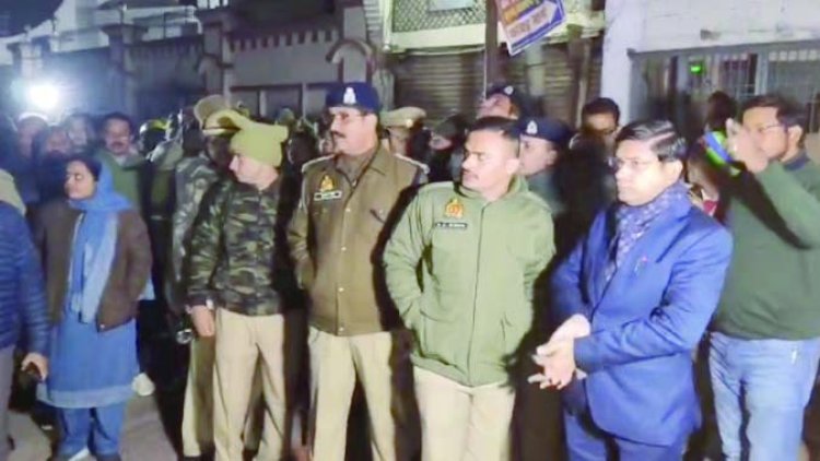 जमीन के नीचे छिपा रखा था मिनी पावर स्टेशन, 50-60 घरों में हो रही थी चोरी की बिजली सप्लाई, कलेक्टर और एसपी के छाप में खुलासा