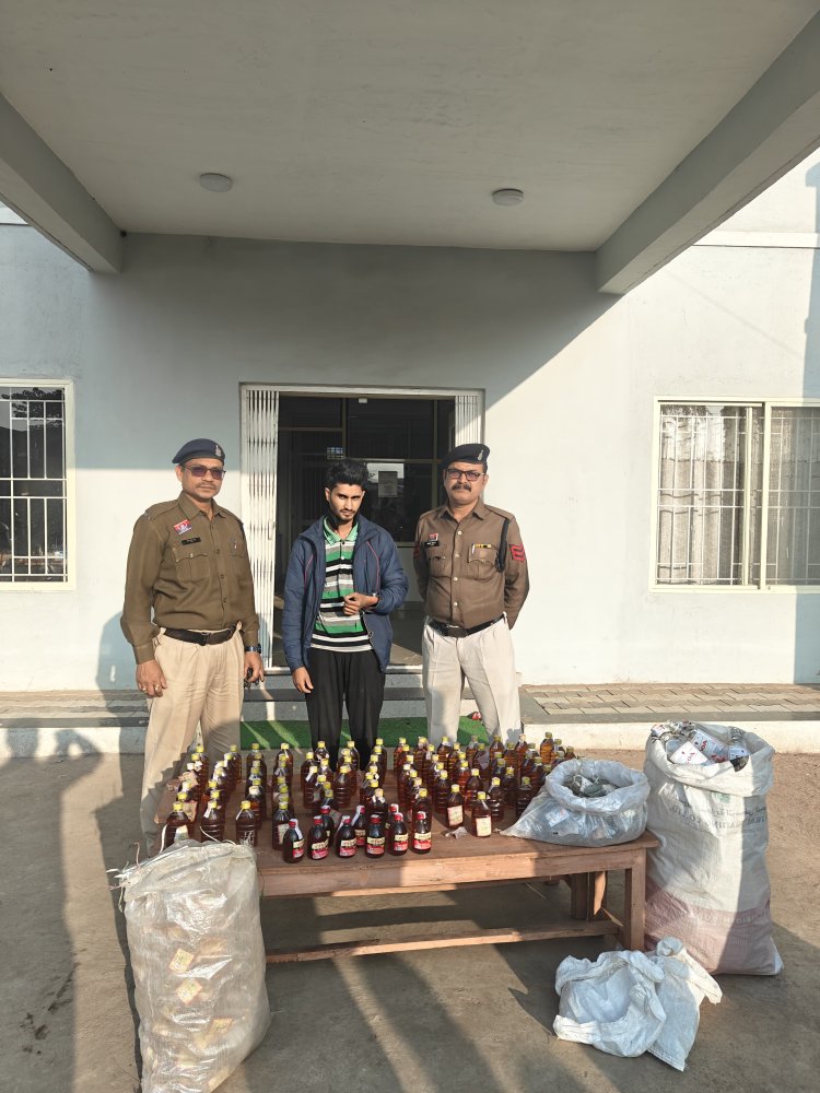 दुर्ग में नकली शराब कारोबार का खुलासा, भारी मात्रा में बोतल, पौवा और होलोग्राम जब्त