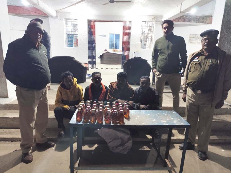 4 शराब कारोबारी गिरफ्तार, 89 पौवा और 11,250 नकद जब्त