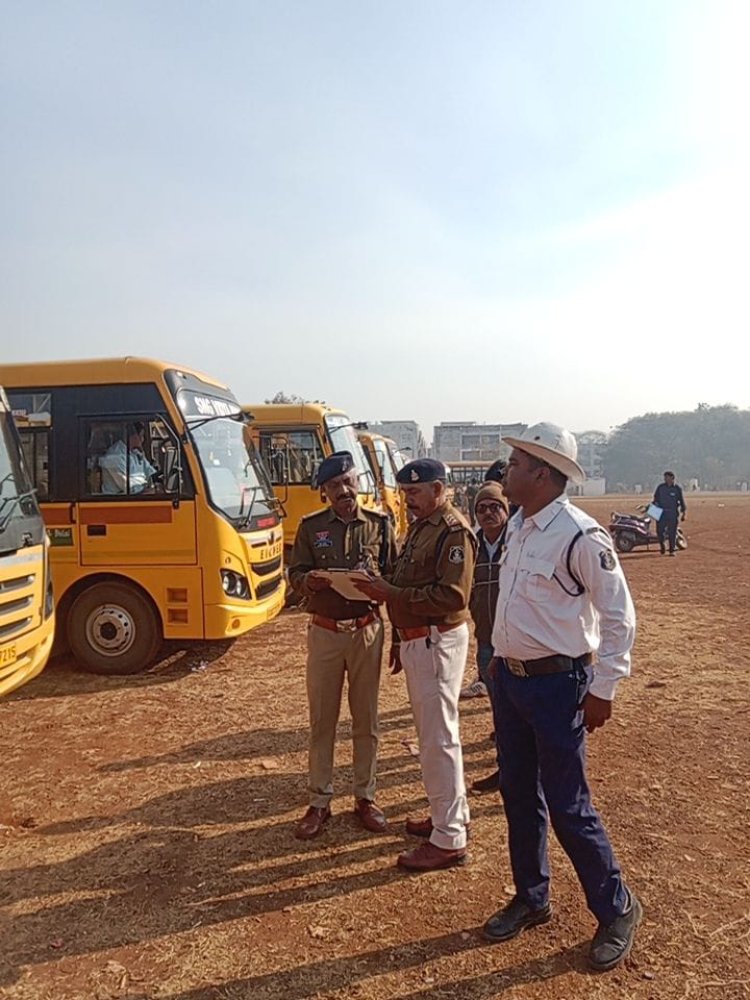 स्कूल बस जांच शिविर, 49 बसों की जांच, 10 पर चालान