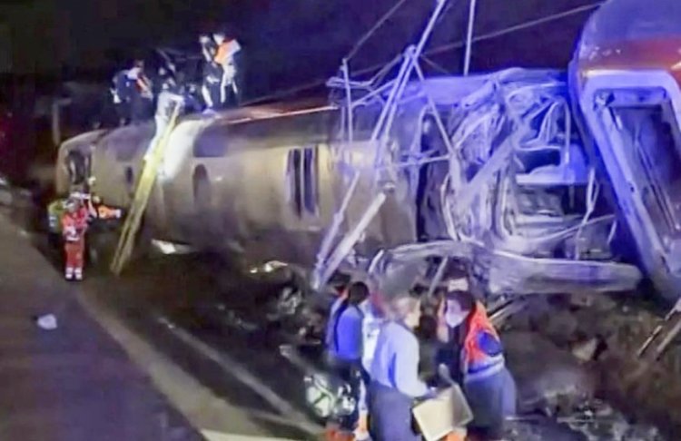 भीषण रेल हादसा: हाई-स्पीड ट्रेनों की टक्कर, 20 की मौत, 73 घायल