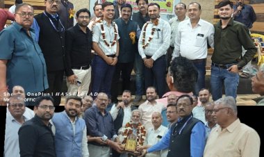 कर्मचारी-अधिकारियों के मिलन समारोह में उत्कृष्ट कार्य करने वालों का सम्मान