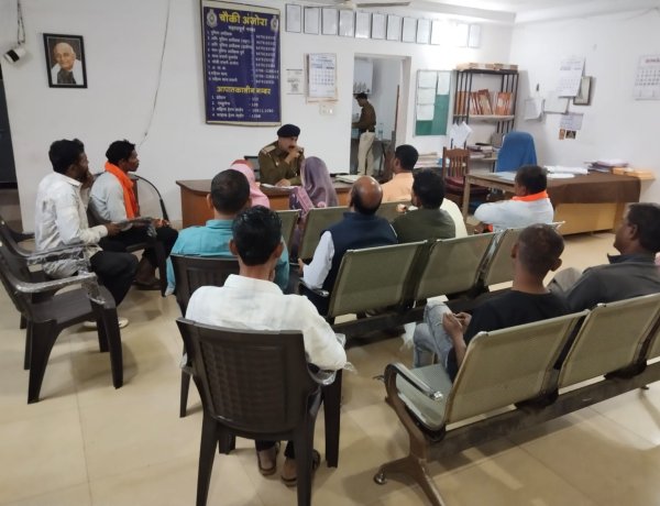 ग्राम स्तर पर सूचना तंत्र मजबूत करने पर जोर, अंजोरा में सरपंचों संग पुलिस बैठक