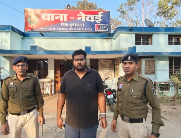 धर्म परिवर्तन के लिए दबाव बनाने मारपीट कर तोड़ी मूर्तियां, मां की शिकायत पर पुत्र गिरफ्तार