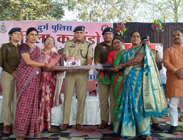 खुर्सीपार में 400 महिला कमांडो को दिया गया सिविल डिफेंस प्रशिक्षण