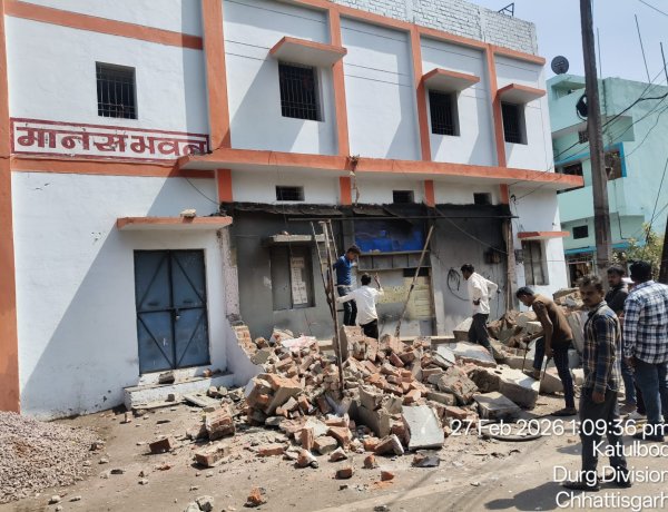 नोटिस की अनदेखी पड़ी भारी, नशाखोरी के अड्डे पर चला प्रशासन का बुलडोजर