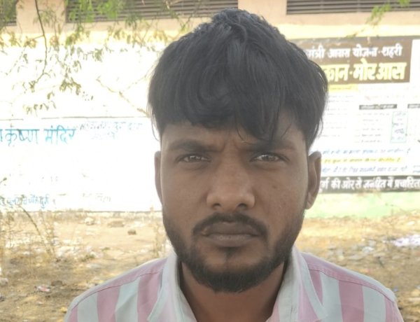 जिला बदर आरोपी धारदार हथियार के साथ गिरफ्तार