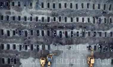 स्कूल पर मिसाइल हमले से 165 बच्चियों की मौत, एक साथ उठे सभी का जनाजा