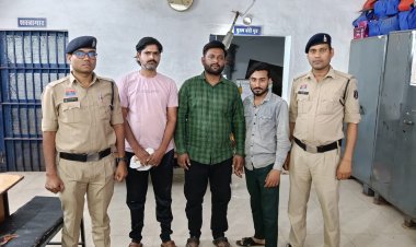 दुर्ग में अवैध कबाड़ कारोबार पर पुलिस की बड़ी कार्रवाई, 5 आरोपी हिरासत में, भारी स्क्रैप जब्त