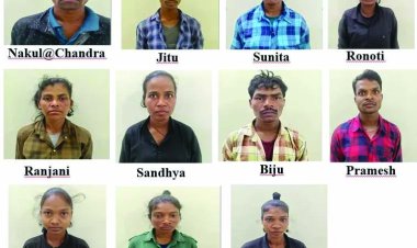 कालाहांडी में माओवादियों ने डाले हथियार, 63.25 लाख के इनामी 11 नक्सलियों ने किया सरेंडर