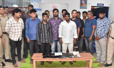 दुर्ग में जुआ फड़ पर पुलिस की रेड | 13 जुआरी गिरफ्तार, करीब 3 लाख की जब्ती