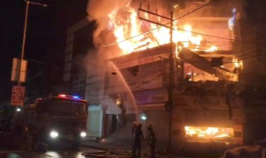 दुर्ग: इंदिरा मार्केट में जूता-चप्पल शोरूम में भीषण आग, 4 घंटे की मशक्कत के बाद काबू