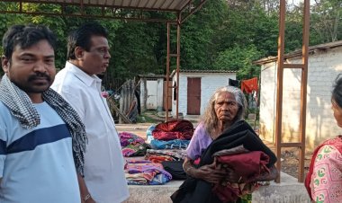 हर हफ्ते खुशियां बांट रही ‘आस्था’, गरीब बस्तियों में कपड़ों का वितरण