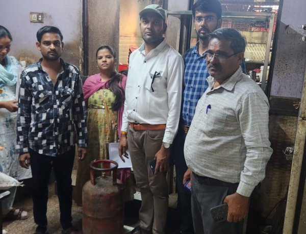 दुर्ग-भिलाई में घरेलू गैस का व्यावसायिक उपयोग पकड़ा गया, खाद्य विभाग ने 9 सिलेंडर किए जब्त