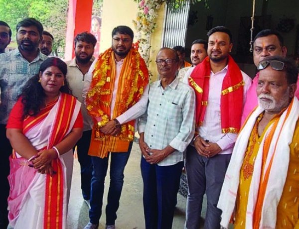 हाउसिंग बोर्ड कालीबाड़ी में बसंती पूजा की धूम, श्रद्धालुओं ने की मां दुर्गा से सुख-समृद्धि और खुशहाली की कामना