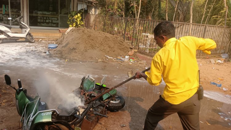 भिलाई में इलेक्ट्रिक स्कूटर में लगी आग, दमकल टीम ने समय रहते पाया काबू