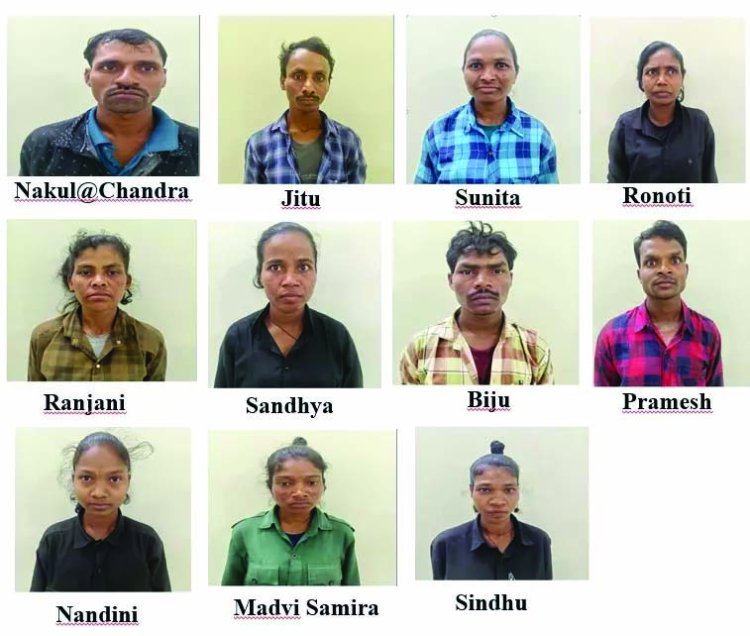 कालाहांडी में माओवादियों ने डाले हथियार, 63.25 लाख के इनामी 11 नक्सलियों ने किया सरेंडर