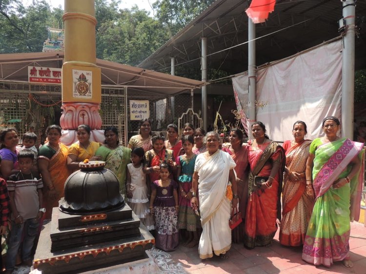 नवरात्रि पर महिला शक्ति की मिसाल: हजारों श्रद्धालुओं को प्रसाद वितरण