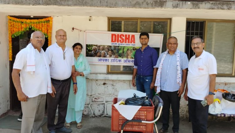 महावीर जयंती पर सेवा का संदेश: ‘दिशा’ ने बेसहारा बुजुर्गों के बीच बांटी खुशी