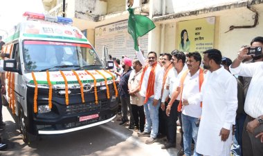 108 संजीवनी एक्सप्रेस की 10 आधुनिक एम्बुलेंसों का हुआ भव्य शुभारंभ, मंत्री गजेन्द्र यादव ने हरी झंडी दिखाकर एम्बुलेंस को किया रवाना