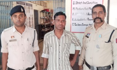 तालाब किनारे चला रहा था सट्‌टे का अवैध कारोबार, नकद, मोबाइल और कार जब्त