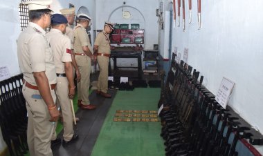 वार्षिक निरीक्षण में आईजी ने परेड, शाखाओं और व्यवस्थाओं का लिया जायजा