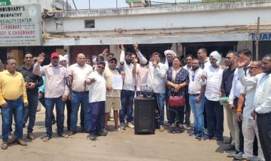 सेक्टर-6 ए मार्केट में शराब दुकान के विरोध में प्रदर्शन, काली पट्टी बांधकर जताया आक्रोश